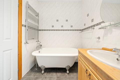 7 Station Road, Claygate, Esher, KT10 9DH
