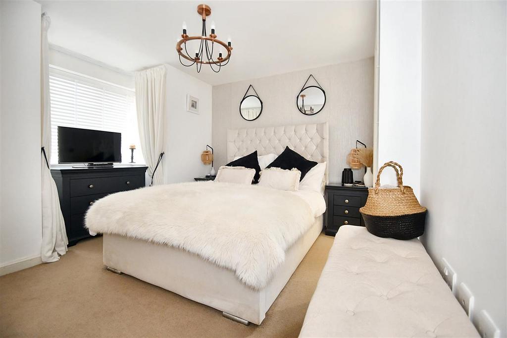 Principal bedroom