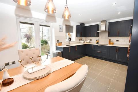 36 Centenary Way, Threemilestone, Truro, TR3 6FH