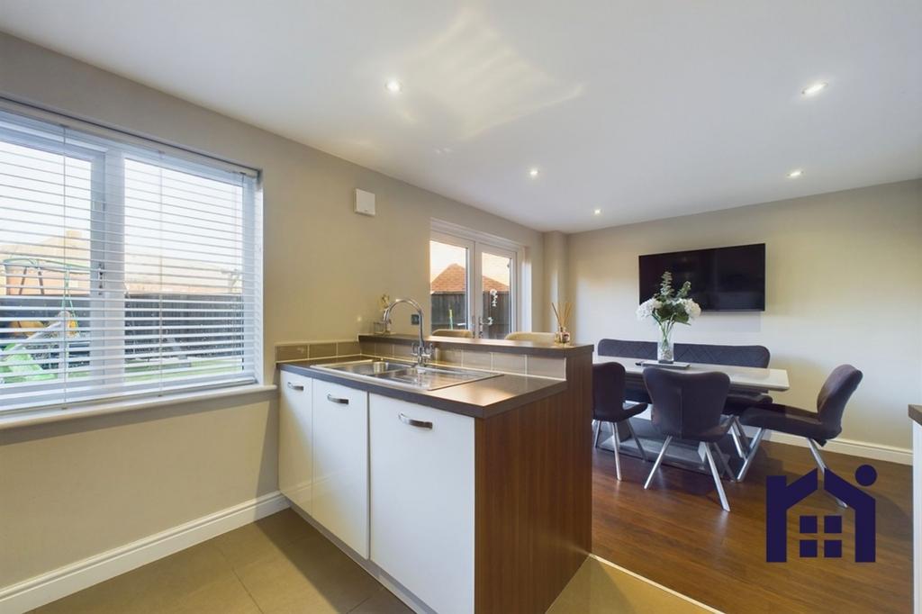 Dining kitchen