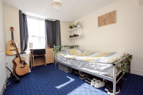 6 bedroom house to rent, Heeley Road, Birmingham B29