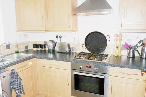 2 bedroom townhouse to rent, Swan Avenue, Gilstead, Bingley