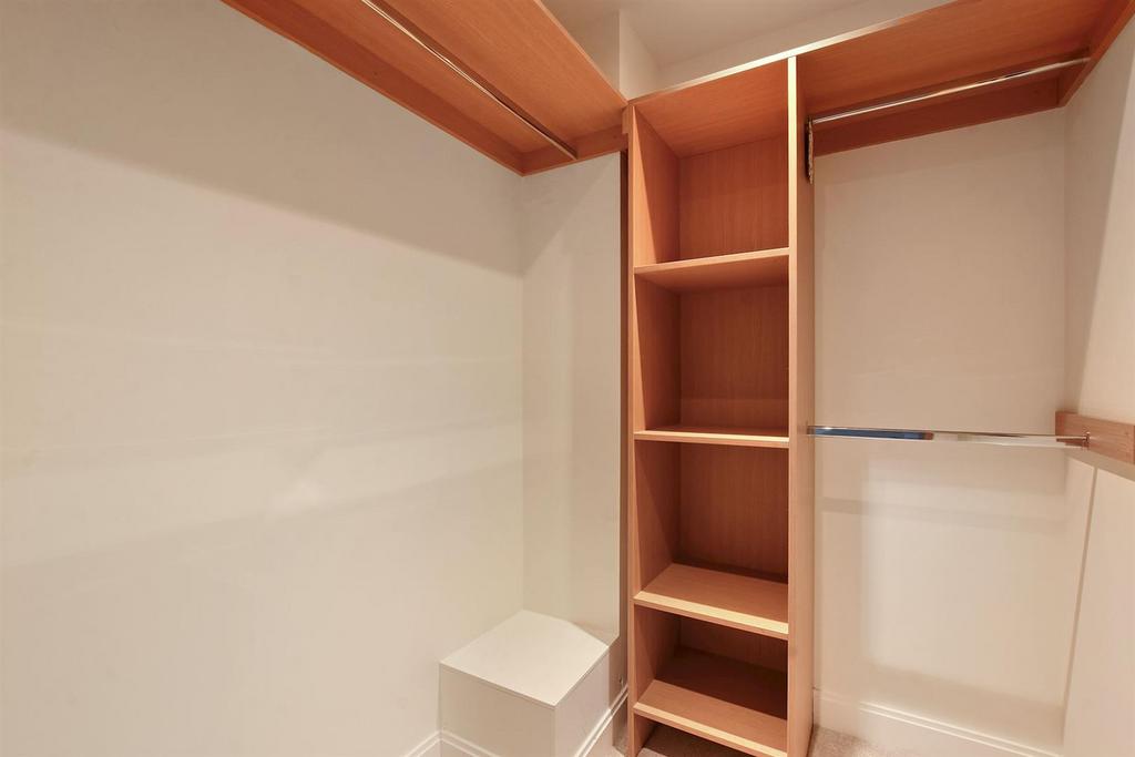 15-8210 GCMCS - 31 Landmark Place - Wardrobe-Origin