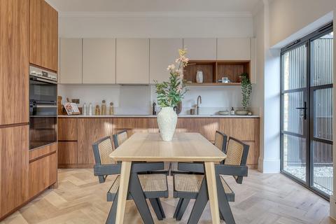 3 bedroom end of terrace house for sale, Balmoral Road, London