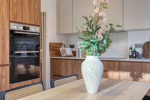 3 bedroom end of terrace house for sale, Balmoral Road, London