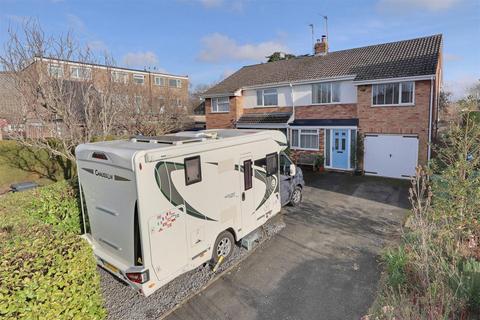 10 Erminster Drive, Hucclecote, Gloucester, GL3 3ER