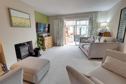 10 Erminster Drive, Hucclecote, Gloucester, GL3 3ER