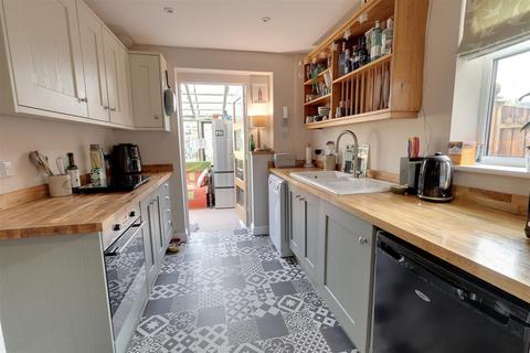 10 Erminster Drive, Hucclecote, Gloucester, GL3 3ER