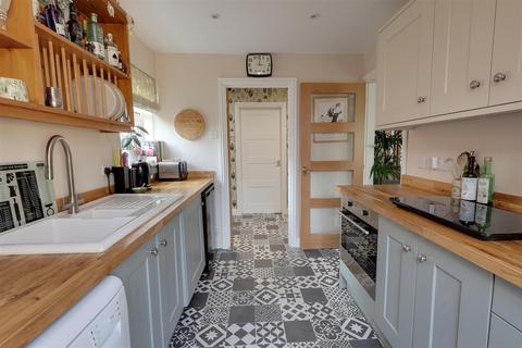 10 Erminster Drive, Hucclecote, Gloucester, GL3 3ER