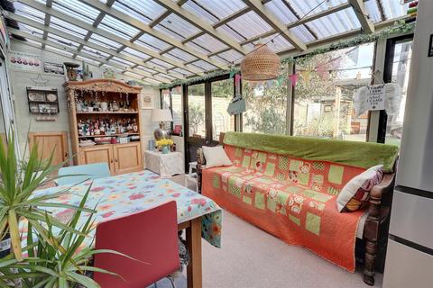 10 Erminster Drive, Hucclecote, Gloucester, GL3 3ER