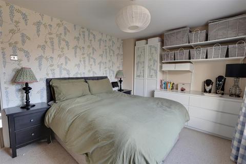 10 Erminster Drive, Hucclecote, Gloucester, GL3 3ER