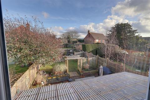 10 Erminster Drive, Hucclecote, Gloucester, GL3 3ER