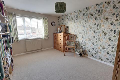 10 Erminster Drive, Hucclecote, Gloucester, GL3 3ER