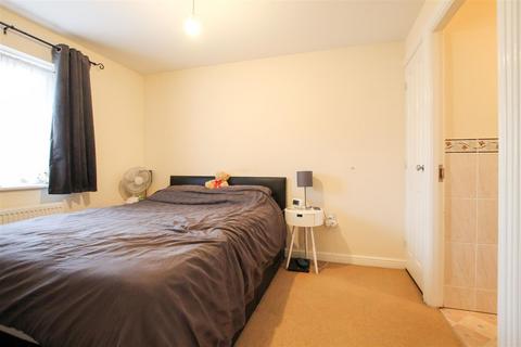 3 bedroom terraced house to rent, Saxon Close, Cambridge CB24