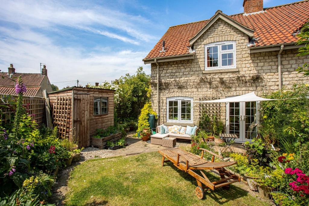 8 Hall Farm Cottage - Externals-M94 A6081.jpg