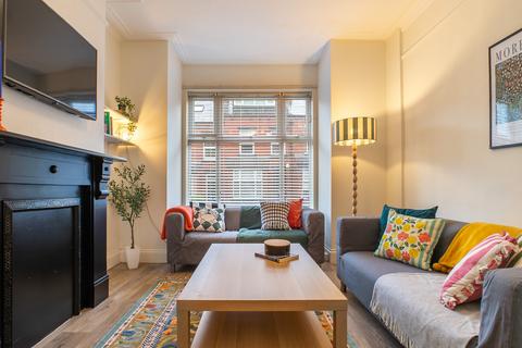 1 bedroom in a house share to rent, 16 Hessle Terrace, Hyde Park, Leeds, LS6 1EQ