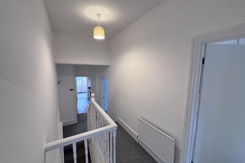 2 bedroom maisonette to rent, Woodland Road, Chingford, E4