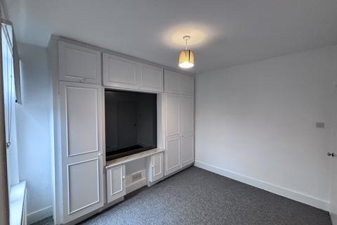 2 bedroom maisonette to rent, Woodland Road, Chingford, E4