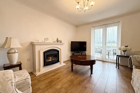2 bedroom flat for sale, 2 Wyndley Close, Four Oaks, Sutton Coldfield
