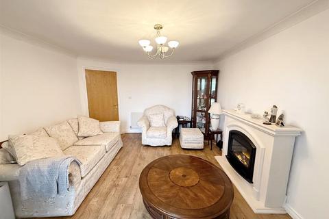 2 bedroom flat for sale, 2 Wyndley Close, Four Oaks, Sutton Coldfield