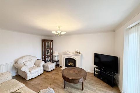 2 bedroom flat for sale, 2 Wyndley Close, Four Oaks, Sutton Coldfield