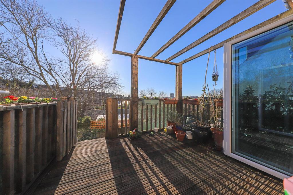 Nicholas james springfield rd decking .jpg