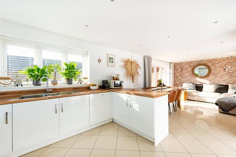 1 Bounds Close, Long Buckby, Northampton, NN6 7WH