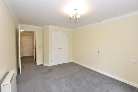 1 bedroom apartment for sale, Massetts Road, Surrey RH6