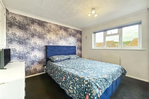8 Biscay Close, Littlehampton, BN17 6SW