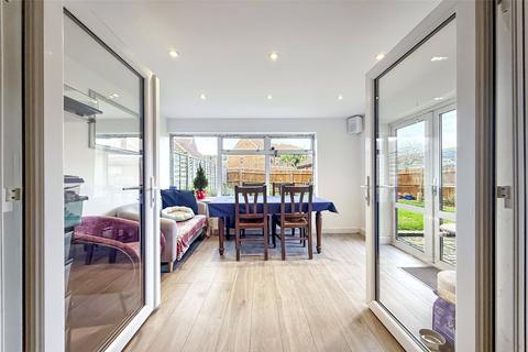 8 Biscay Close, Littlehampton, BN17 6SW