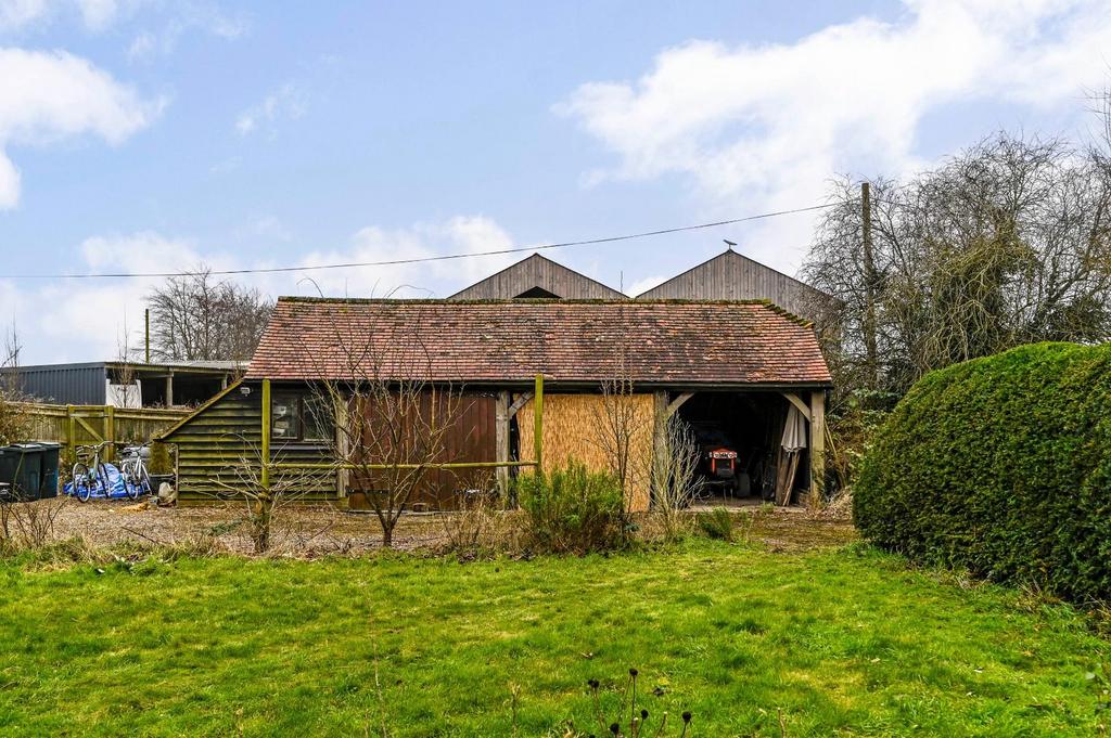 Silks Barn Ph68.jpg