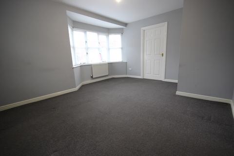 2 bedroom ground floor flat to rent, Hazel Close, Noak Bridge