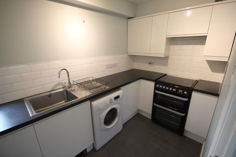 2 bedroom ground floor flat to rent, Hazel Close, Noak Bridge