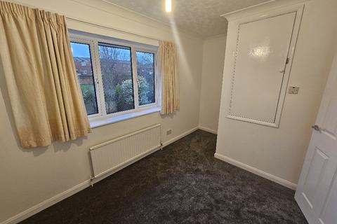 2 bedroom terraced house to rent, Bettina Crescent