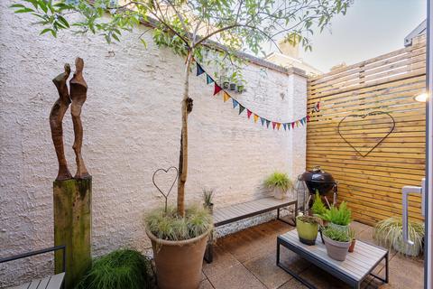 3 bedroom terraced house for sale, Artisan Mews, London, NW10