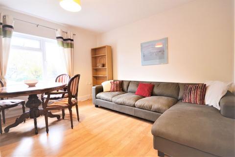 3 bedroom flat to rent, Broadway, London