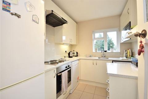 3 bedroom flat to rent, Broadway, London