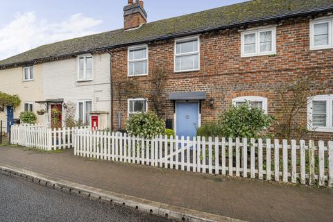 2 bedroom terraced house to rent, Station Road, Reading RG7