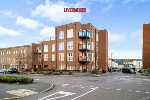 2 bedroom flat for sale, Shackleton Drive, Dartford