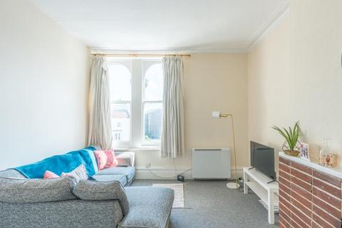 2 bedroom flat to rent, Whiteladies Road, Bristol BS8