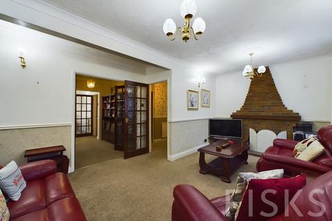 2 bedroom semi-detached house for sale, Kennington Avenue, Benfleet, SS7