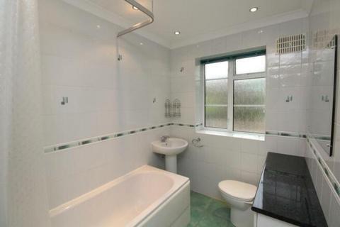 12 Geddy Court, Romford, RM2 6BE