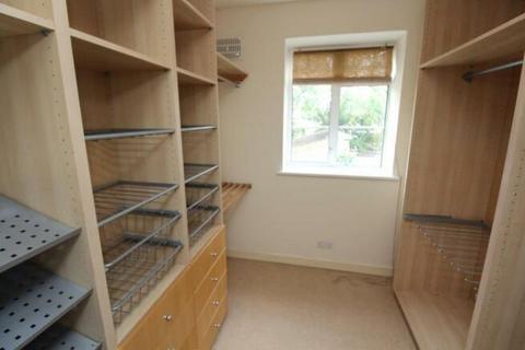 12 Geddy Court, Romford, RM2 6BE