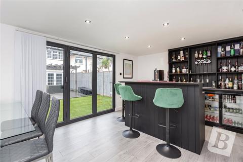 3 bedroom end of terrace house for sale, Wingfield Close, Brentwood, Essex, CM13