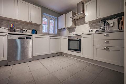 2 bedroom flat for sale, Uxbridge Road, Pinner, HA5