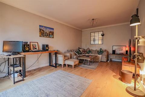 2 bedroom flat for sale, Uxbridge Road, Pinner, HA5