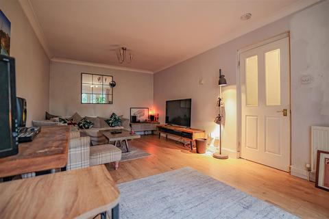 2 bedroom flat for sale, Uxbridge Road, Pinner, HA5