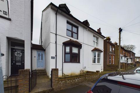 3 bedroom house to rent, Crescent Road, Old Town, Hemel Hempstead