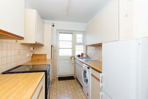 2 bedroom apartment for sale, Deanhill Court, East Sheen, SW14