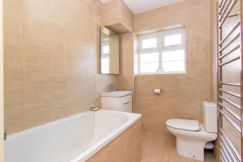 2 bedroom apartment for sale, Deanhill Court, East Sheen, SW14